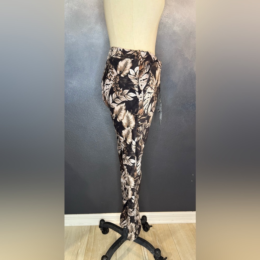 🌴Soft & Stretchy Tropical Print Pants - Made in Italy - TU (One Size)🌴 - Picture 9 of 12